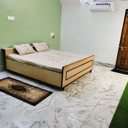 Yellow Homestay - Modern 2Bhk Ac Stay جبلبور المظهر الخارجي الصورة