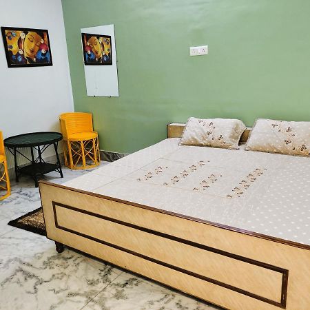 Yellow Homestay - Modern 2Bhk Ac Stay جبلبور المظهر الخارجي الصورة